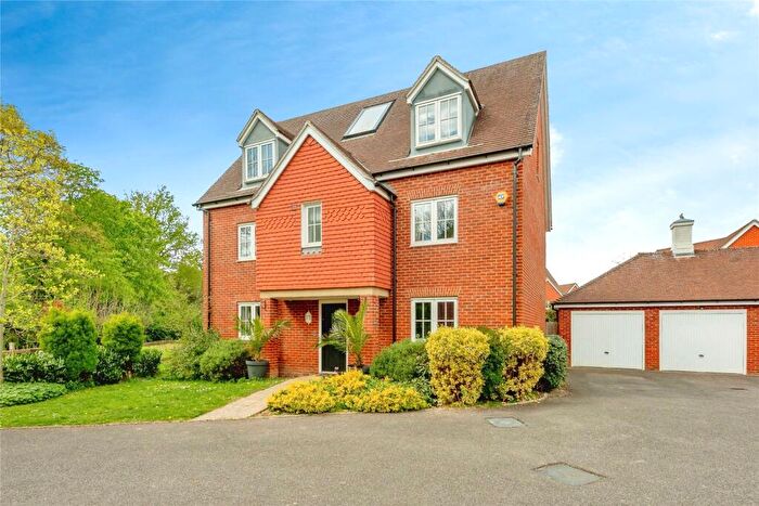 5 Bedroom Detached House For Sale In Railfield Gardens, Horley, Surrey, RH6