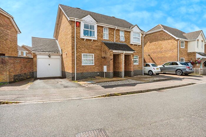 2 Bedroom Semi-Detached House For Sale In The Cloisters, Bedford, Bedfordshire, MK41