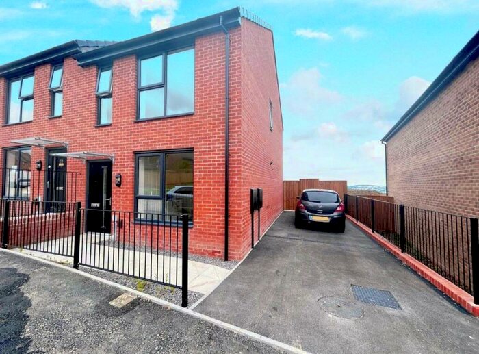 2 Bedroom Semi-Detached House To Rent In The Circle, Sheffield, S2