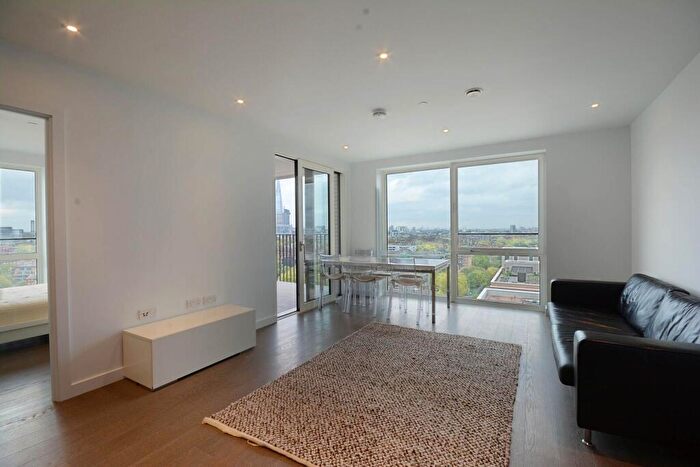 2 Bedroom Flat To Rent In Sayer Street, Elephant And Castle, London, SE17