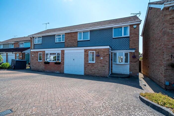 3 Bedroom Semi-Detached House For Sale In Salters Way, Dunstable, LU6