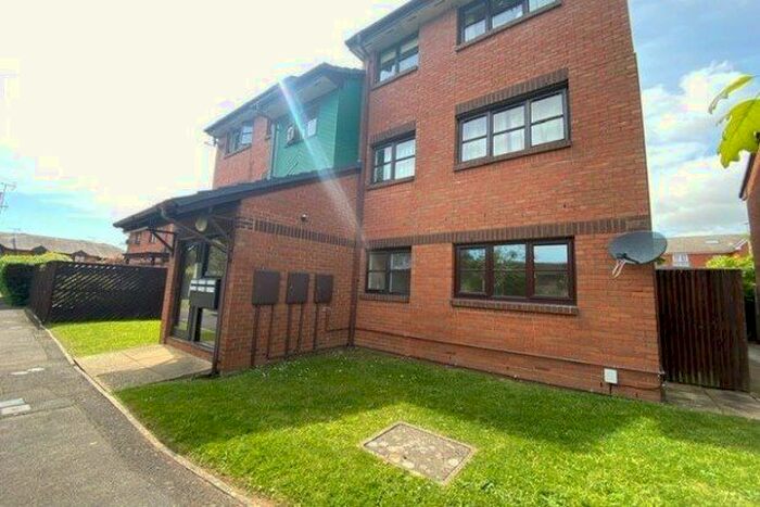 2 Bedroom Flat To Rent In Taverner Close, Poole, BH15