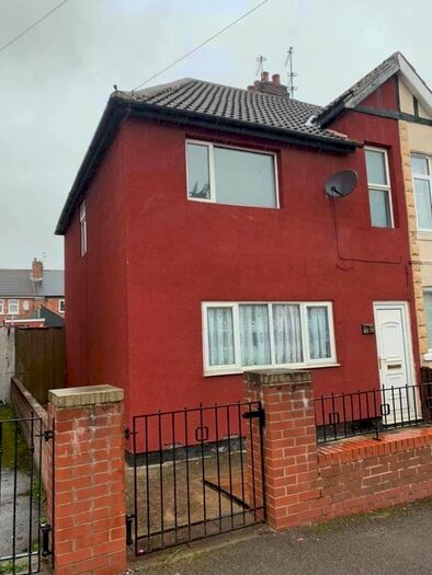 3 Bedroom End Of Terrace House To Rent In Princes Crescent, Doncaster, DN12