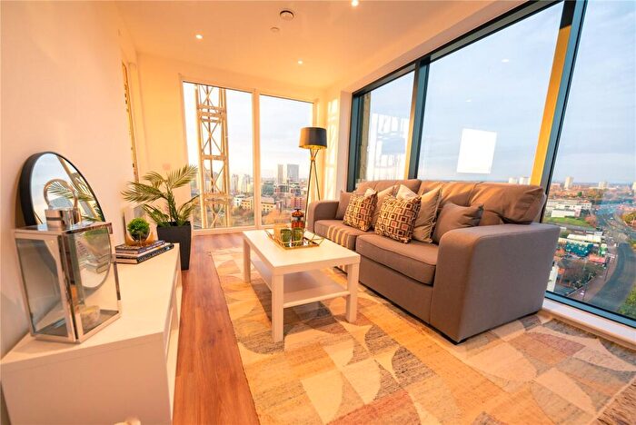 2 Bedroom Flat To Rent In The Gateway, Trafford Road, Salford, M5