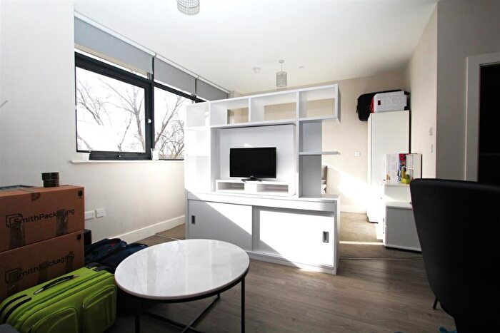 1 Bedroom Flat To Rent In Park House Pudsey, Pudsey, LS28