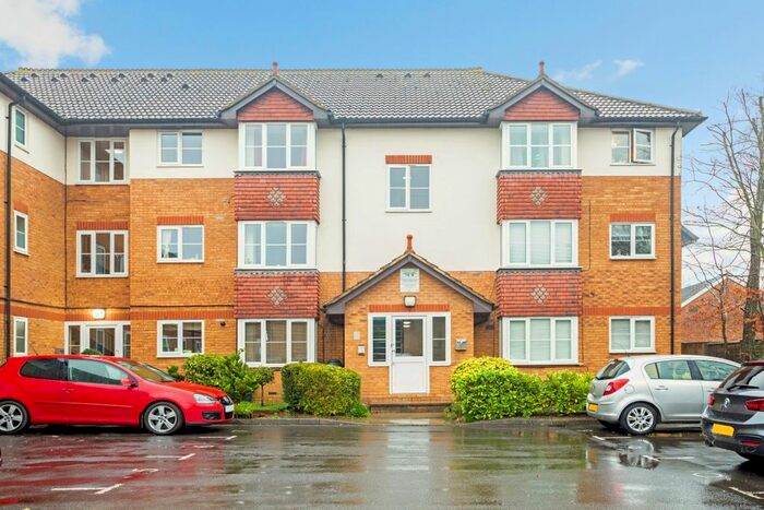 2 Bedroom Flat To Rent In Brighton Road, Addlestone, KT15