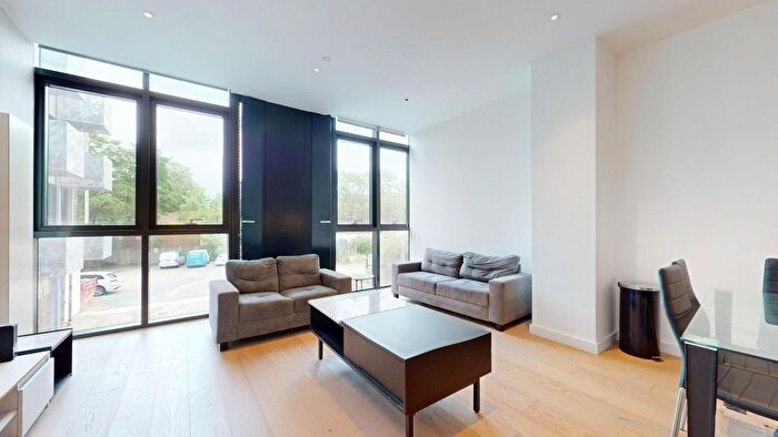 2 Bedroom Flat To Rent In Highgate Hill, London, N19