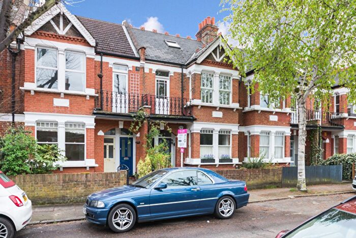 2 Bedroom Flat To Rent In Sidney Road, Twickenham, TW1