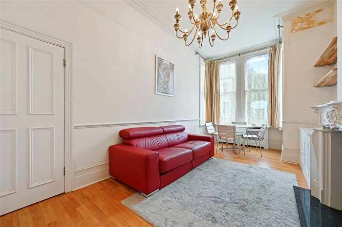 1 Bedroom Flat To Rent In Lakeside Road, Brook Green, London, W14