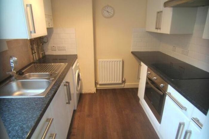 1 Bedroom Flat To Rent In B Fountain Street, Leeds, LS27