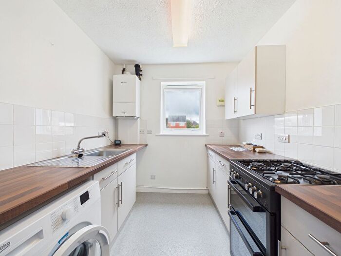 2 Bedroom Flat To Rent In Laurel Walk, Horsham, RH13