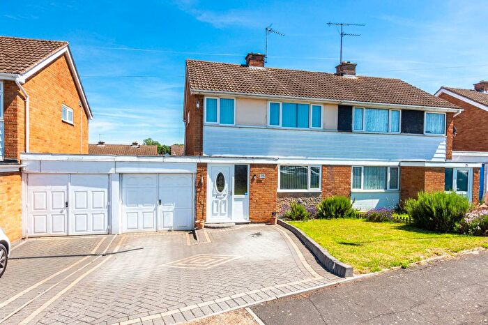3 Bedroom Semi-Detached House For Sale In Ashridge Close, Rushden, NN10