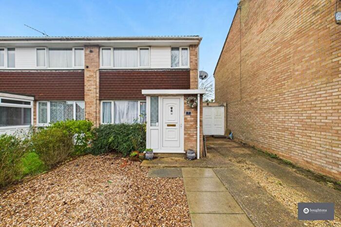 3 Bedroom Semi Detached House For Sale In Dumas Cul-De-Sac, Brackley, NN13