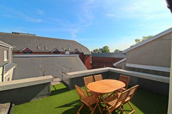 2 Bedroom Flat To Rent In Richmond Road, Roath, Cardiff, CF24