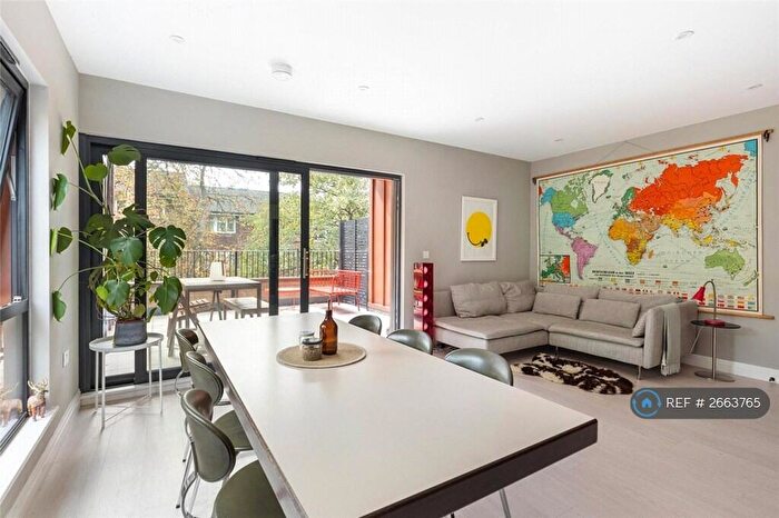 2 Bedroom Flat To Rent In Rushden Close, London, SE19