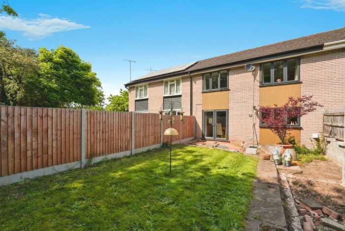 3 Bedroom Terraced House For Sale In Dolphin Close, Worcester, Worcestershire, WR2