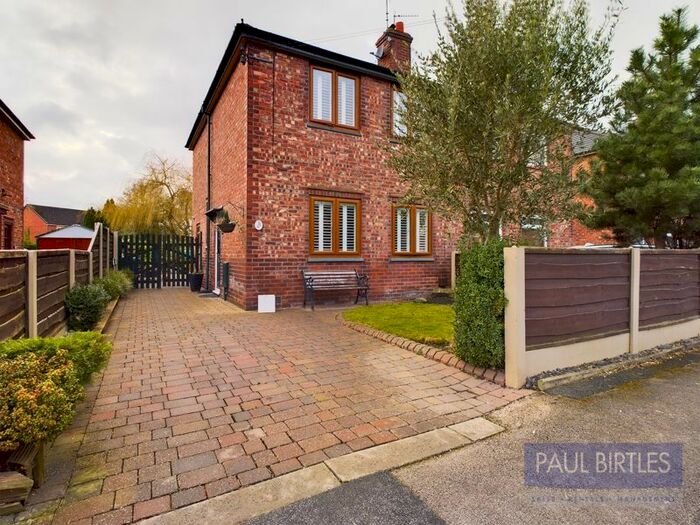 3 Bedroom Semi-Detached House For Sale In Broadway, Partington, Manchester, M31