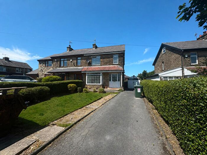 3 Bedroom Semi-Detached House For Sale In The Avenue, Clayton, Bradford, BD14