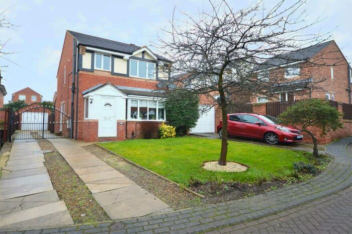 3 Bedroom Detached House To Rent In Woodside Avenue, Meanwood, Leeds, West Yorkshire., LS7