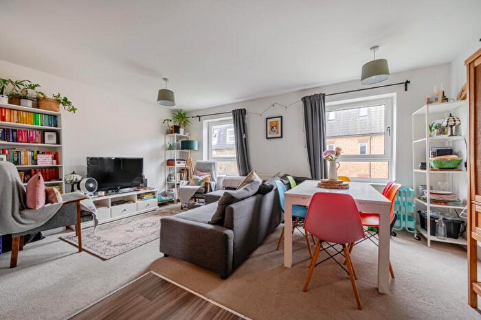 1 Bedroom Flat For Sale In Balham New Road, Balham, SW12