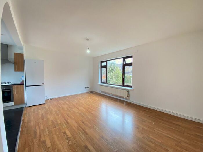 2 Bedroom Maisonette To Rent In Spoondell, Dunstable, LU6