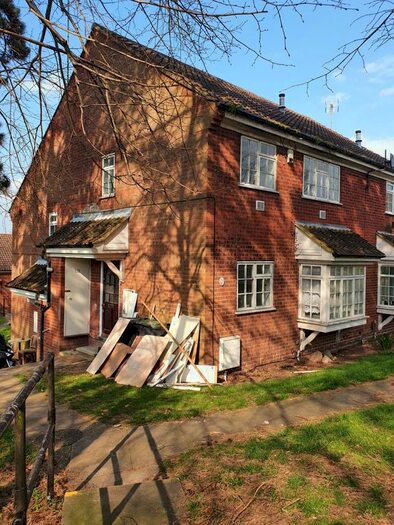 2 Bedroom Semi-Detached House To Rent In Somersby Close, Luton, LU1