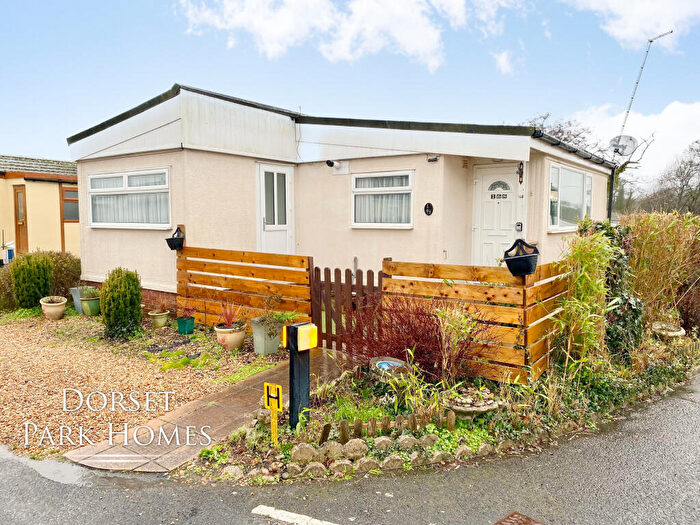 2 Bedroom Park Home For Sale In Central Drive, Oaktree Park, St Leonards, Ringwood, Hants, BH24