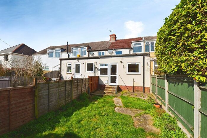 2 Bedroom Terraced House For Sale In Derlyn Road, Fareham, PO16