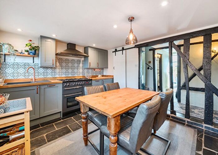 2 Bedroom Cottage For Sale In Buckingham Road, Gawcott, MK18