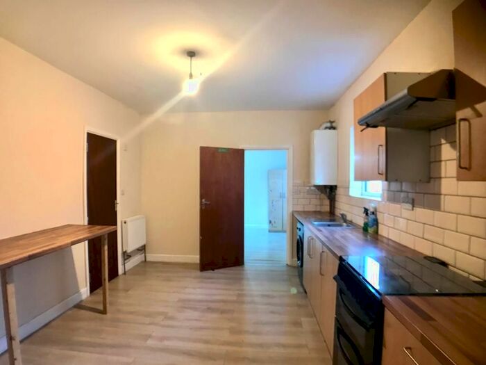 1 Bedroom Flat To Rent In Lancaster Road, Southall UB1