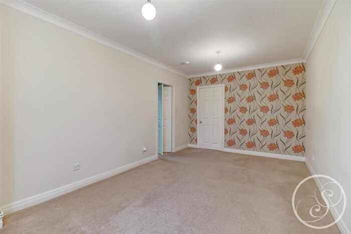 2 Bedroom Apartment To Rent In Wentworth Court, Nursery Lane, Leeds, LS17