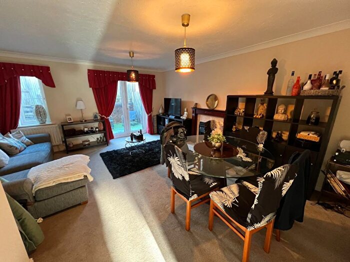 3 Bedroom Semi-Detached House For Sale In Warrener Close, Swindon, SN25