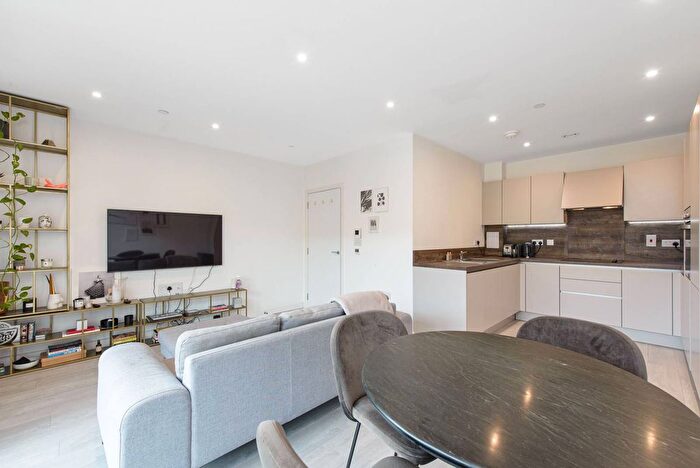 1 Bedroom Flat For Sale In Moorhen Drive, Hendon, London, NW9