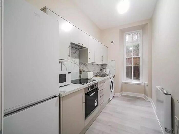 2 Bedroom Flat To Rent In Glasgow Street, Glasgow, G12
