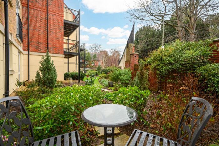 1 Bedroom Retirement Property For Sale In Ash Lodge, Walton On Thames, KT12