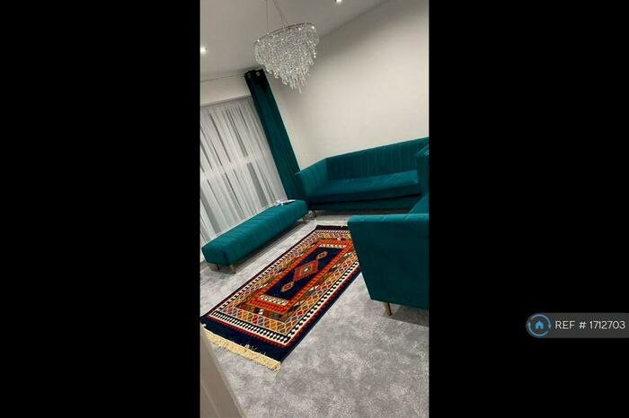 3 Bedroom Semi-Detached House To Rent In Coleridge Crescent, Colnbrook, Slough, SL3