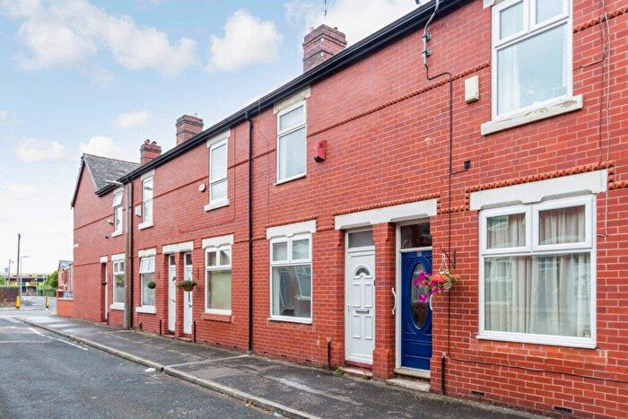 3 Bedroom Terraced House For Sale In Lyndhurst Street, Salford, M6
