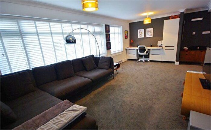 2 Bedroom Flat To Rent In Watford Heath Farm, Pinner Road, Watford, WD19