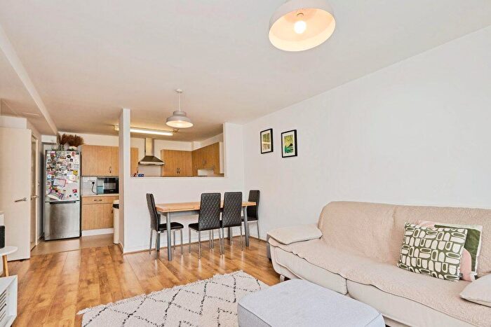 2 Bedroom Flat For Sale In Flat Stainsby Road, London, E14