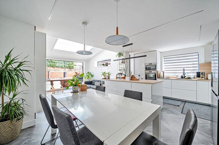 4 Bedroom Semi Detached House For Sale In Beaney View, Swindon, SN2