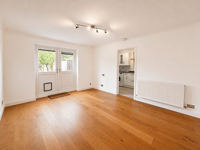 1 Bedroom Flat To Rent In Burdock Close, Croydon, CR0