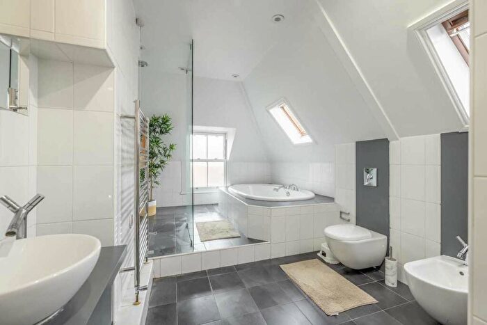 2 Bedroom Apartment For Sale In The Green, Datchet, SL3