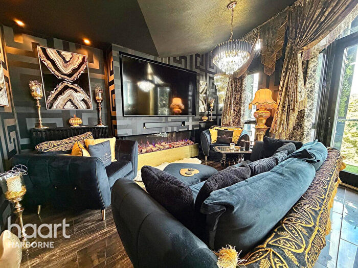 3 Bedroom Apartment To Rent In Luxury Apartment, Park Central, B15