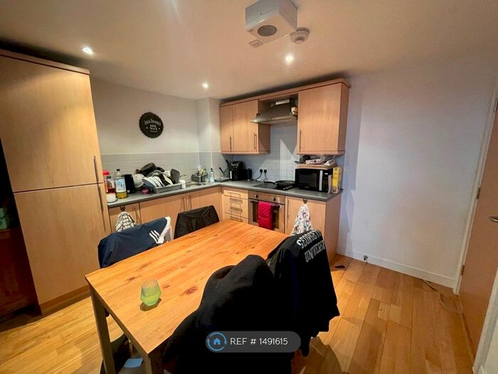 2 Bedroom Flat To Rent In Fountain Street, Morley, Leeds, LS27