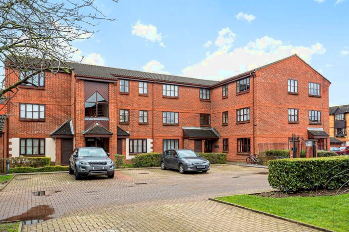 2 Bedroom Apartment To Rent In Spring Grove, Mitcham, CR4