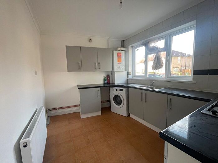 3 Bedroom Terraced House To Rent In Fieldway, Dagenham, RM8