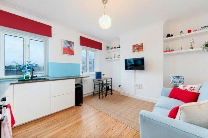 1 Bedroom Flat To Rent In Bushey Road, London, SW20