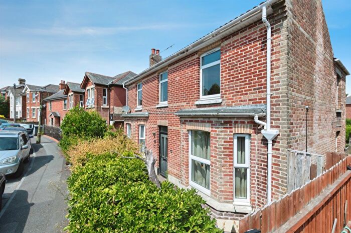 2 Bedroom Flat For Sale In Kemp Road, Bournemouth, BH9