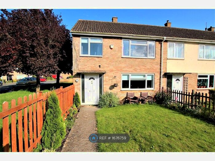 3 Bedroom Semi-Detached House To Rent In Windle Gardens, Bicester, OX26