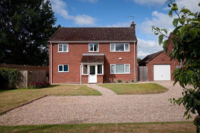 4 Bedroom Detached House For Sale In South Newton, SP2